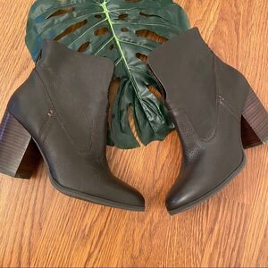 Lucca Lane Kat Stacked Heel Brown Leather Booties Metallic Glitter Lining Size 8